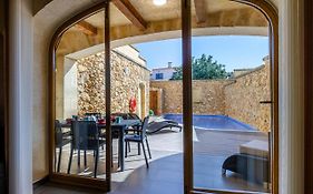 Gozo Villa w/Private Pool near Beach + AC + BBQ
